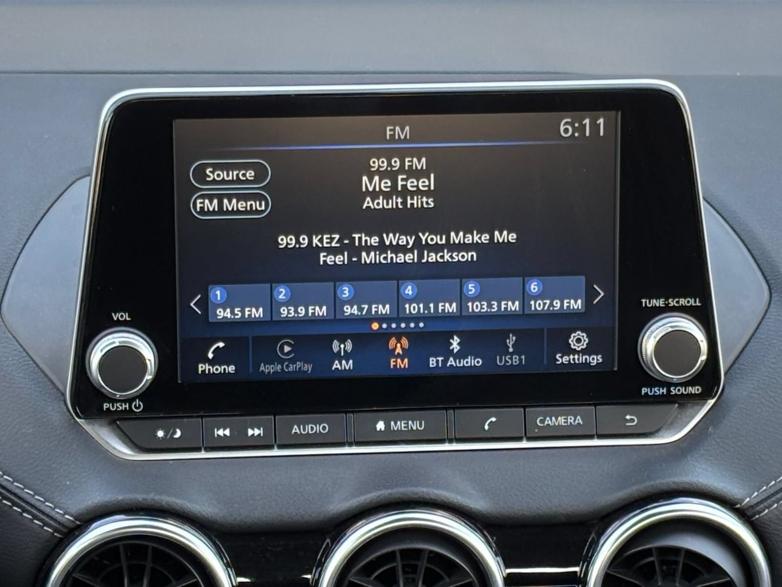 Used 2025 Nissan Sentra SV FWD image 16