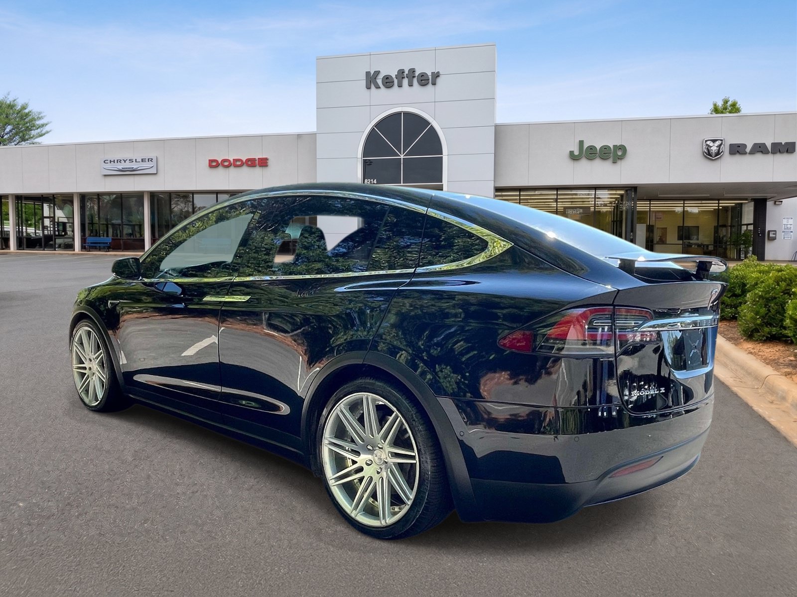 Used 2017 Tesla Model X 75D AWD/4WD image 4