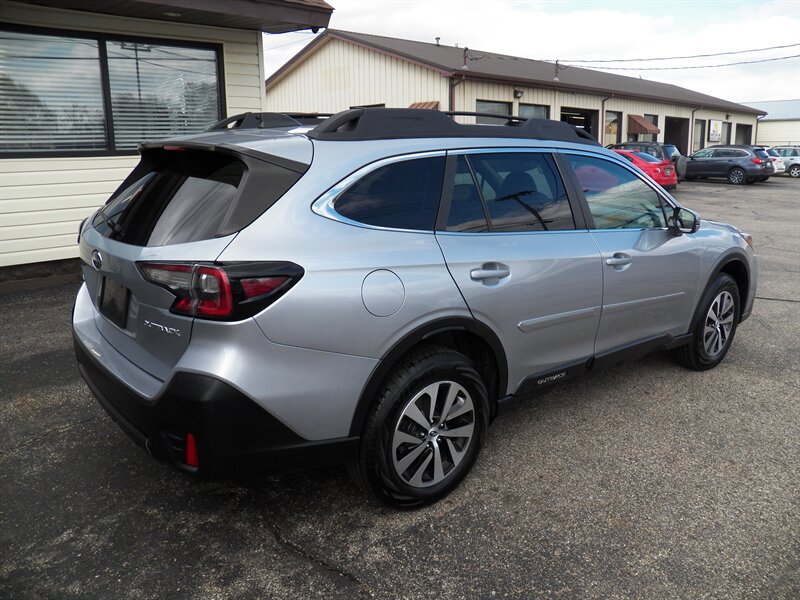 Used 2021 Subaru Outback Premium AWD/4WD image 3