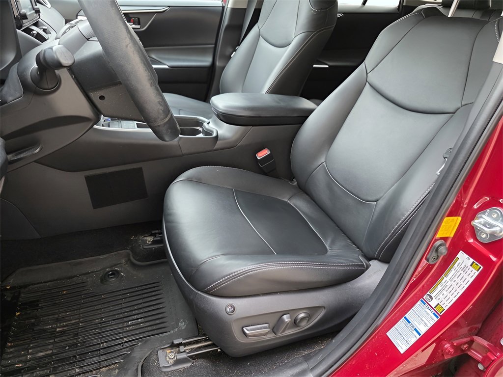 Used 2021 Toyota RAV4 XLE image 20