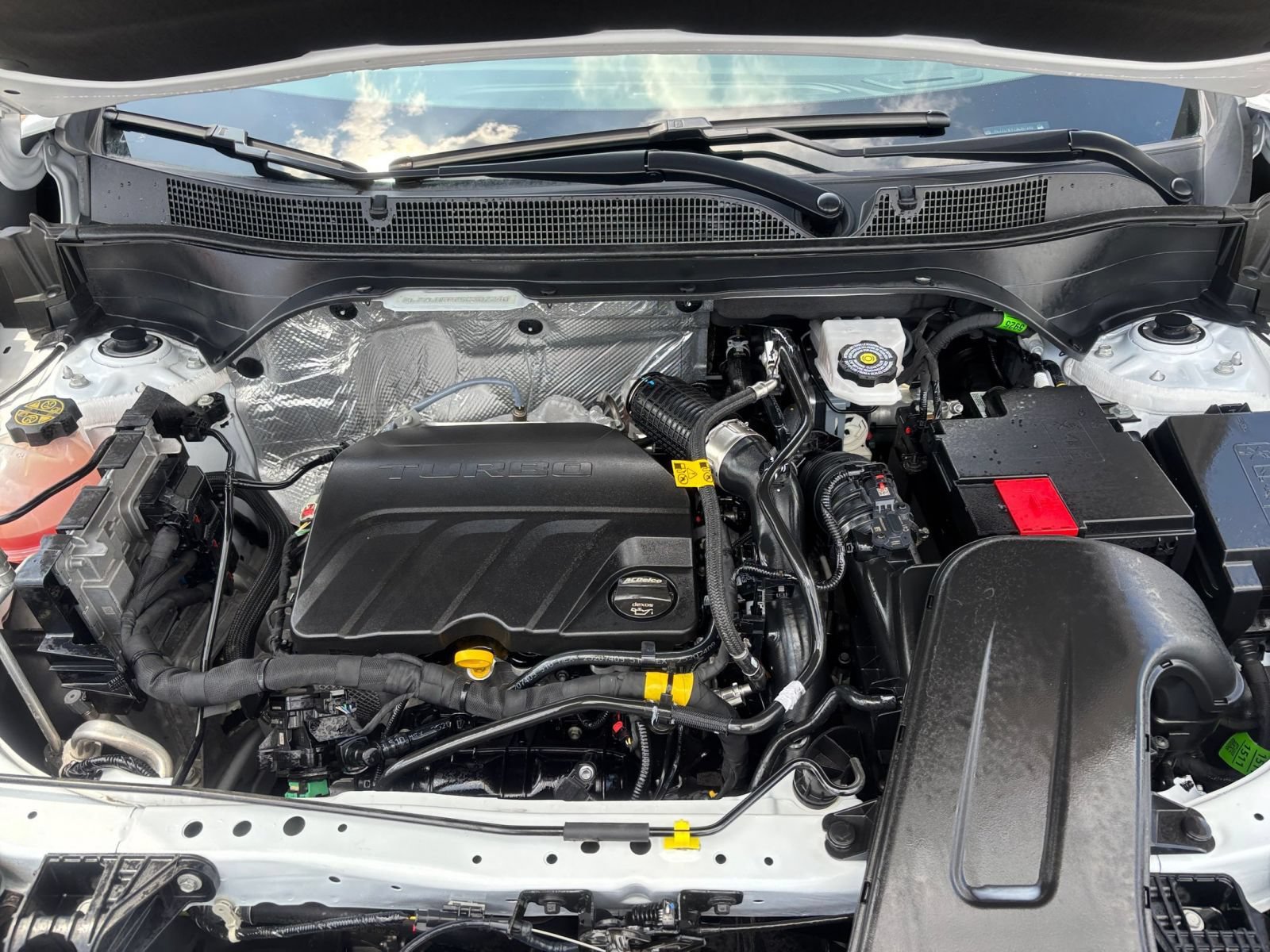Used 2025 Chevrolet Trax LT FWD image 31