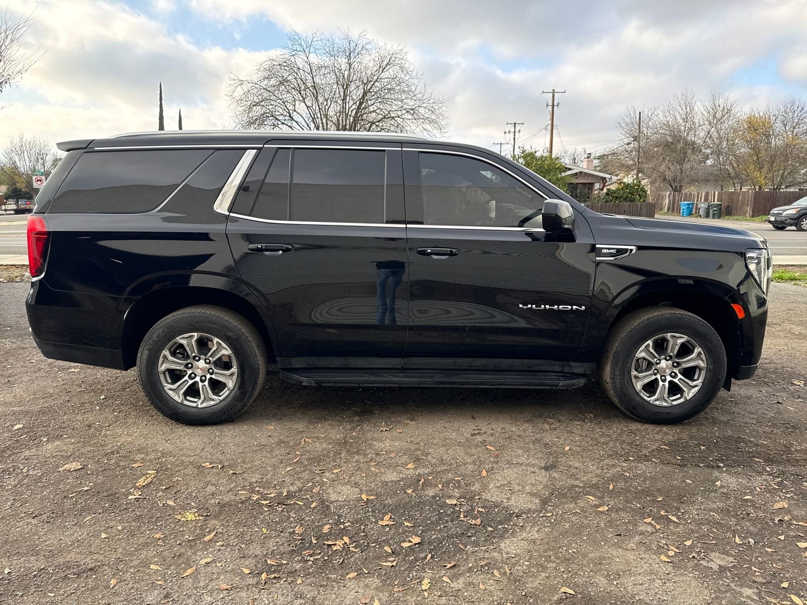 Used 2024 GMC Yukon SLE w/ Gmc Pro Safety Plus Package RWD image 6