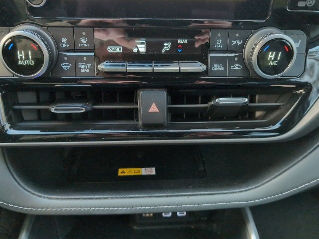 Used 2023 Toyota Highlander XLE image 17