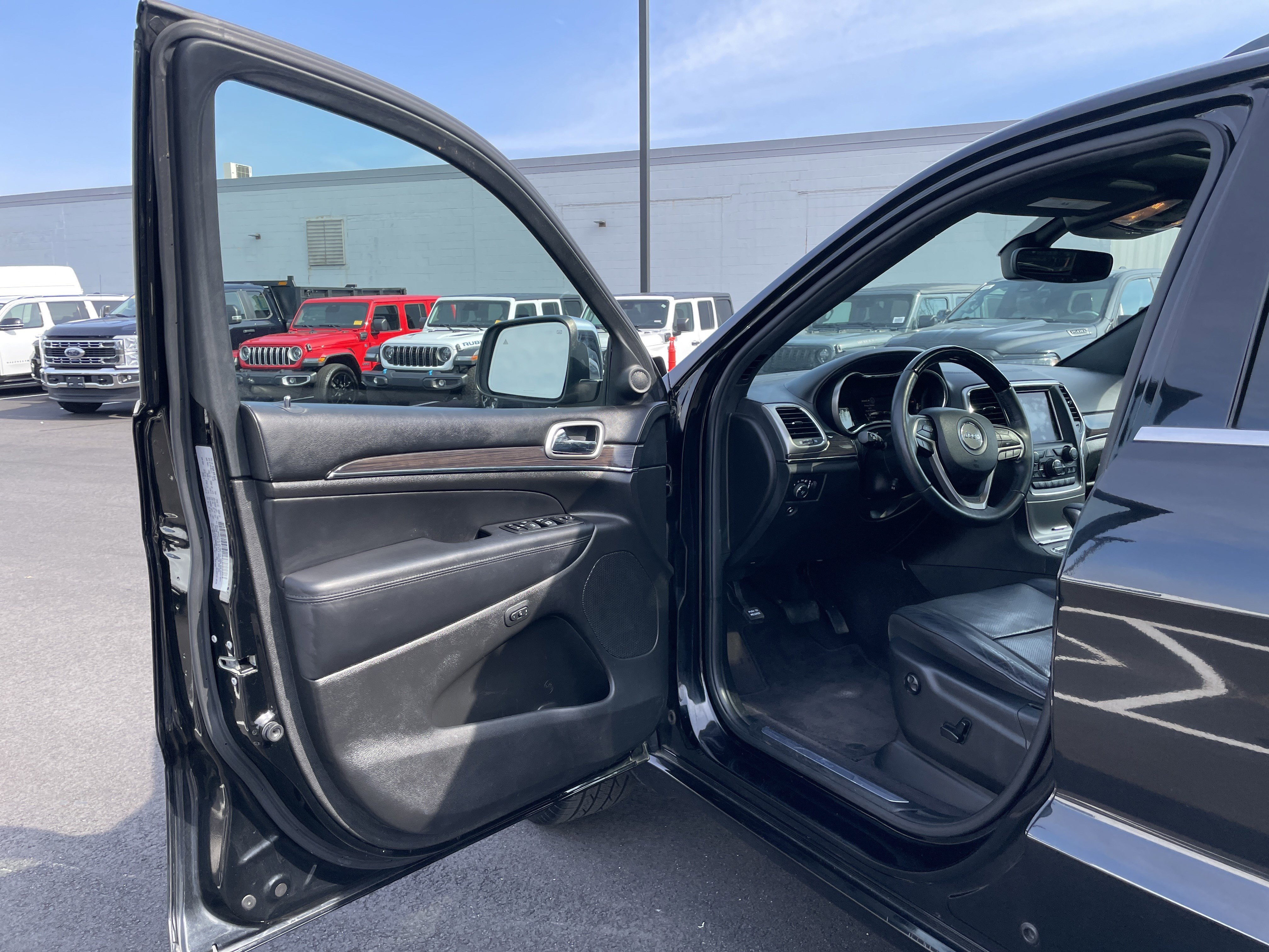 Used 2018 Jeep Grand Cherokee Overland image 36