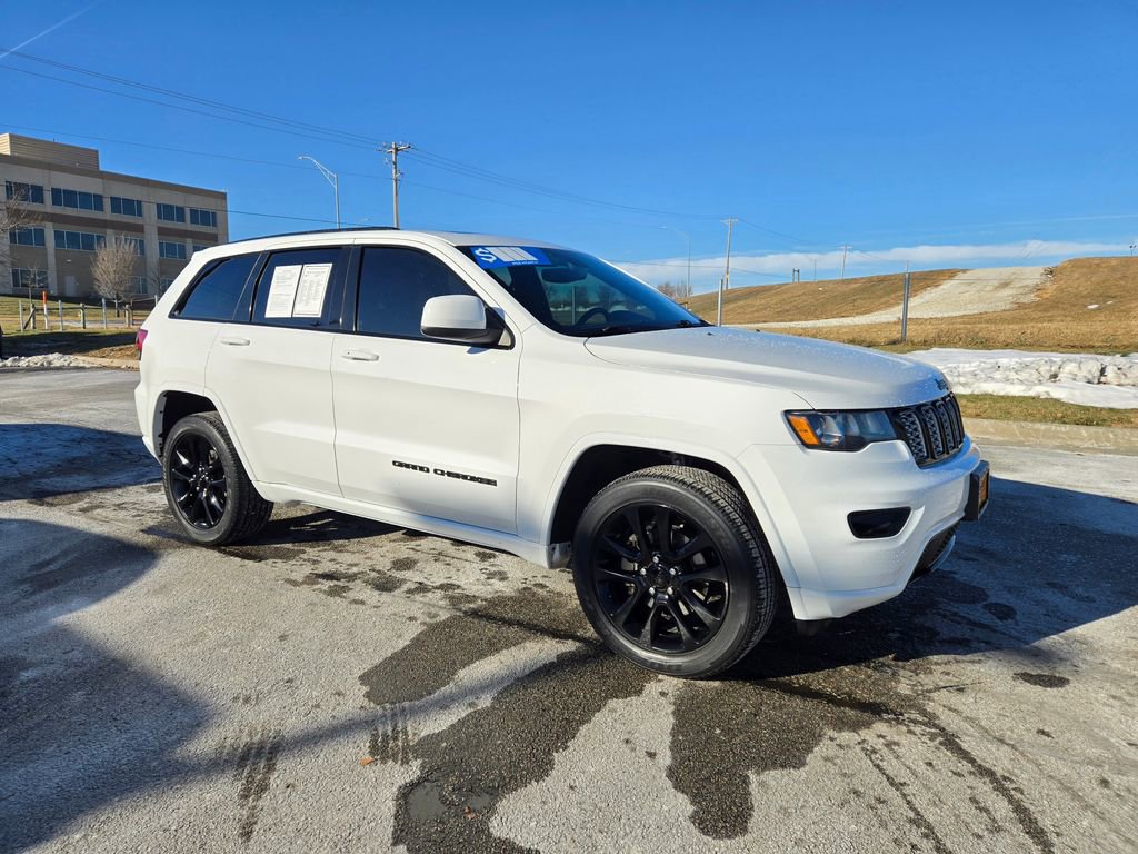 Used 2020 Jeep Grand Cherokee Altitude image 1