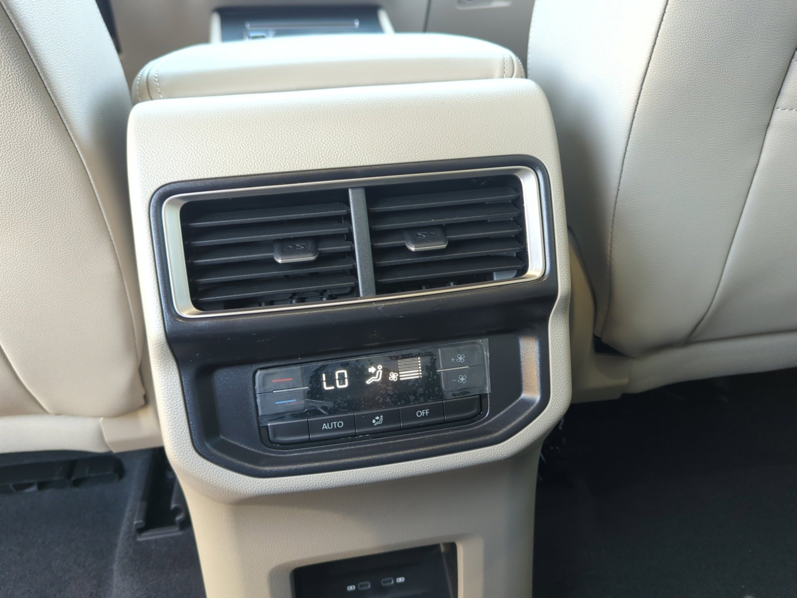 New 2026 Volkswagen Atlas SE FWD image 31