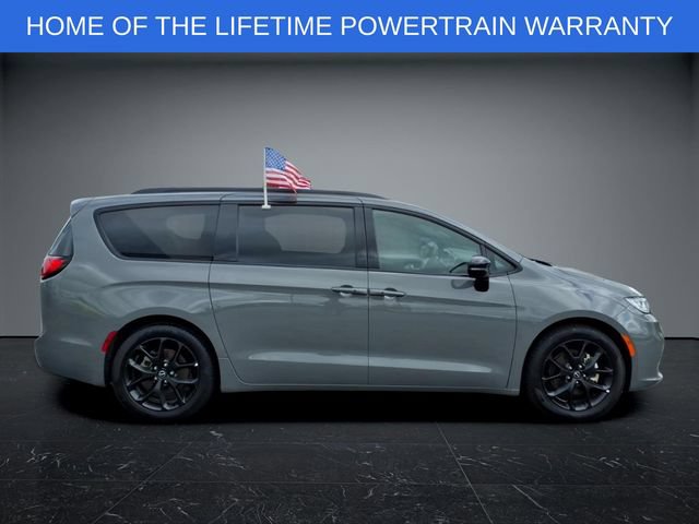 Used 2025 Chrysler Pacifica Limited FWD image 2