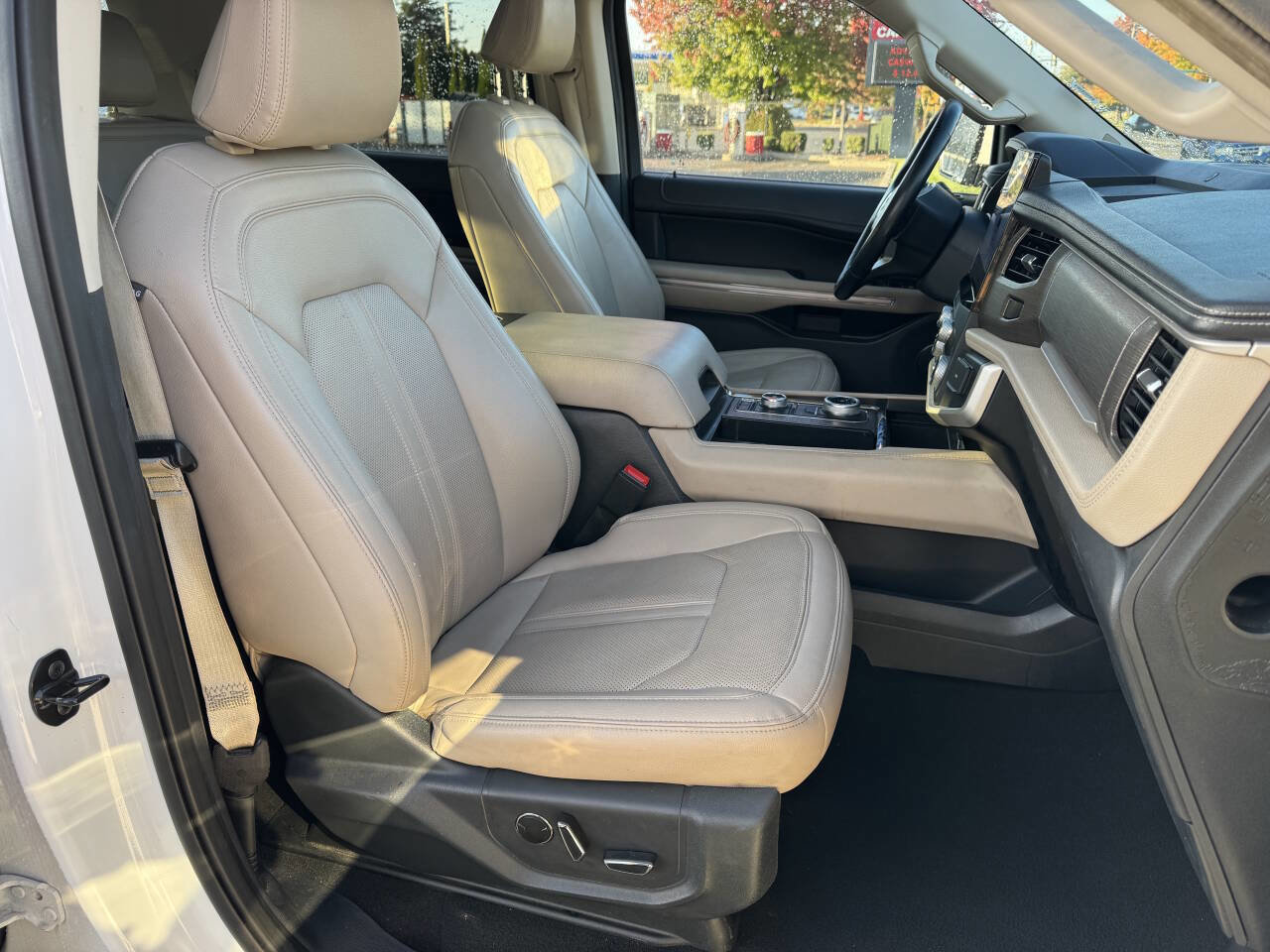 Used 2024 Ford Expedition Max Limited image 10