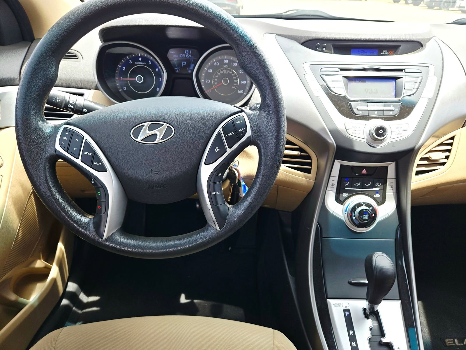 Used 2012 Hyundai Elantra GLS w/ Preferred Pkg 3 FWD image 9