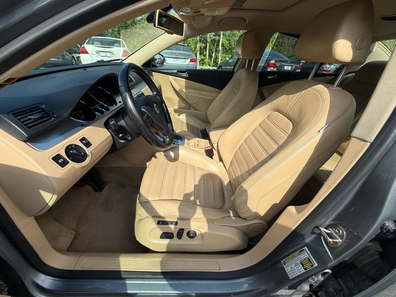 Used 2008 Volkswagen Passat VR6 FWD image 12