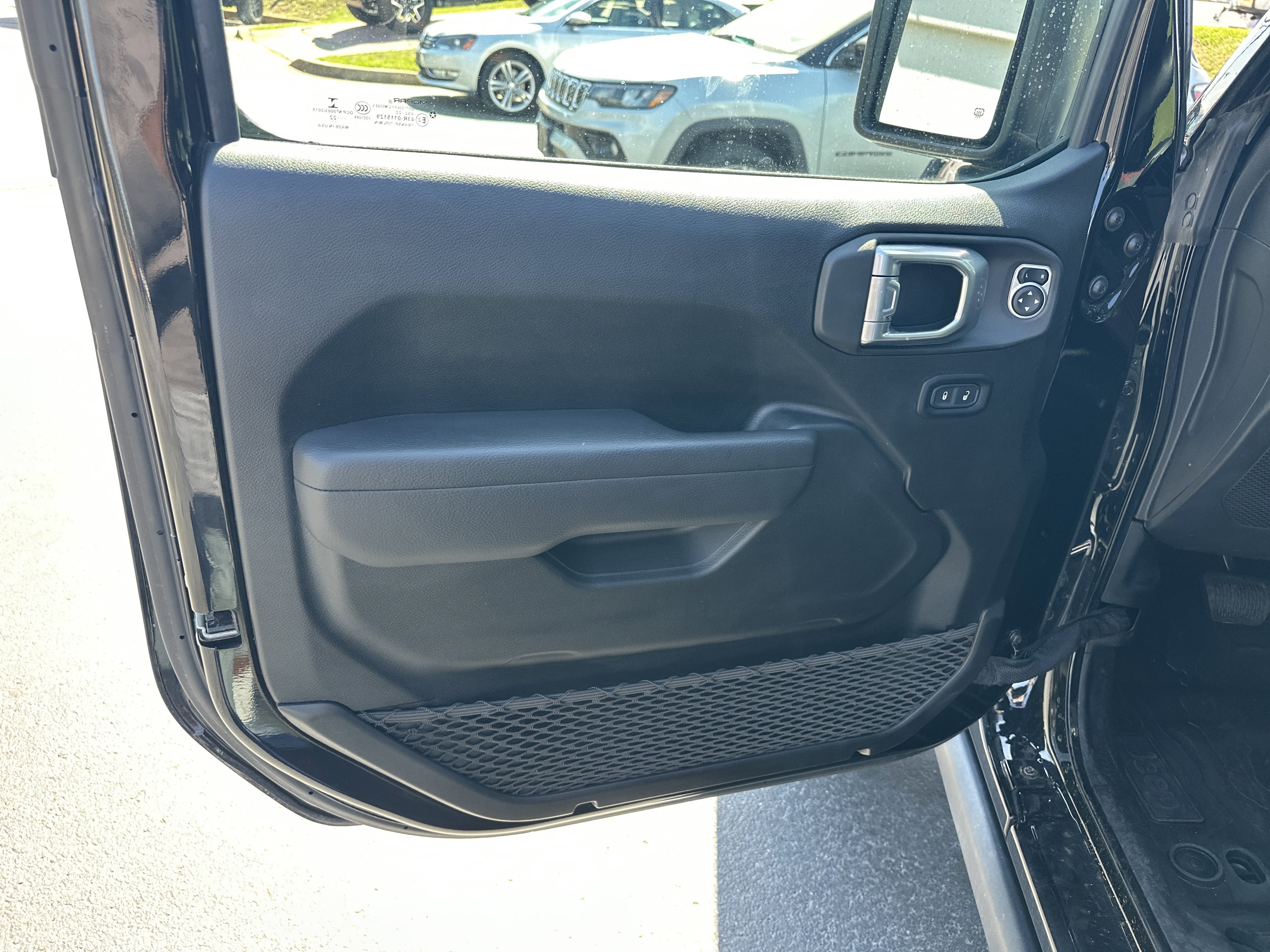 Used 2022 Jeep Gladiator Rubicon AWD/4WD image 12