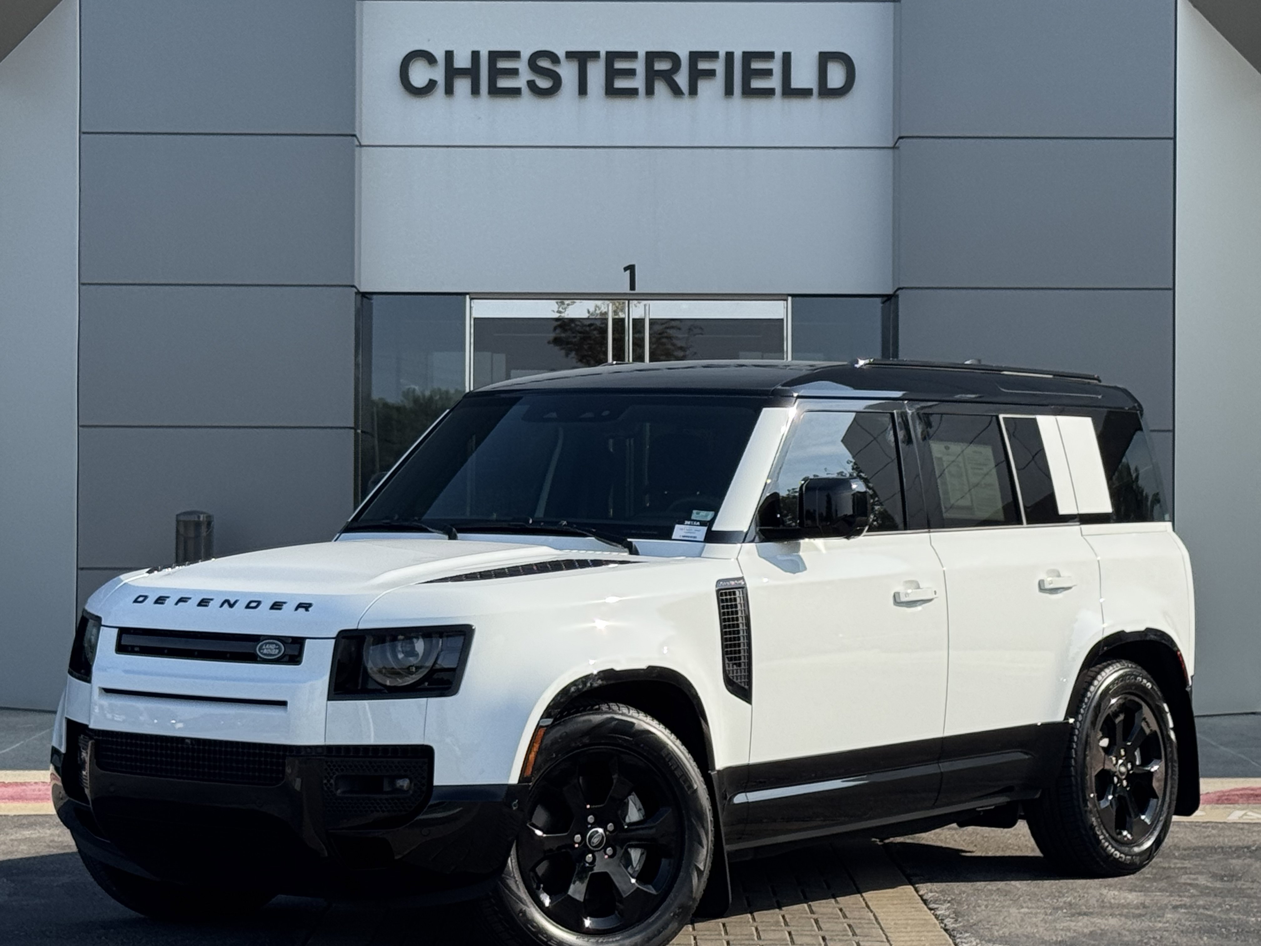 Certified 2025 Land Rover Defender 110 X-Dynamic SE AWD/4WD image 1
