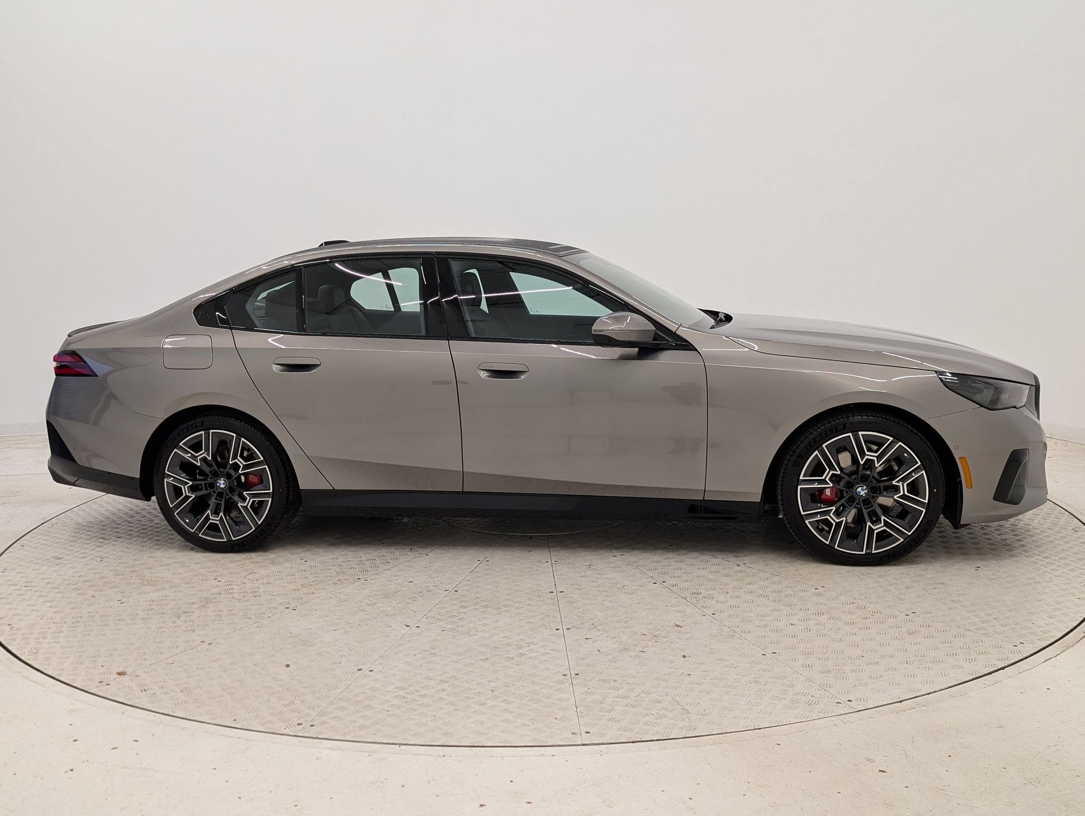 New 2026 BMW 530i RWD image 8