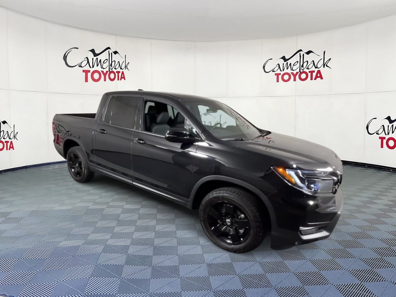 Used 2025 Honda Ridgeline Black Edition image 2