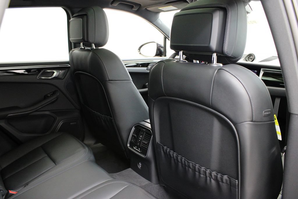 Certified 2025 Porsche Macan AWD/4WD image 26