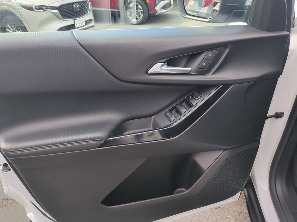 Used 2025 Chevrolet Equinox LT AWD/4WD image 11