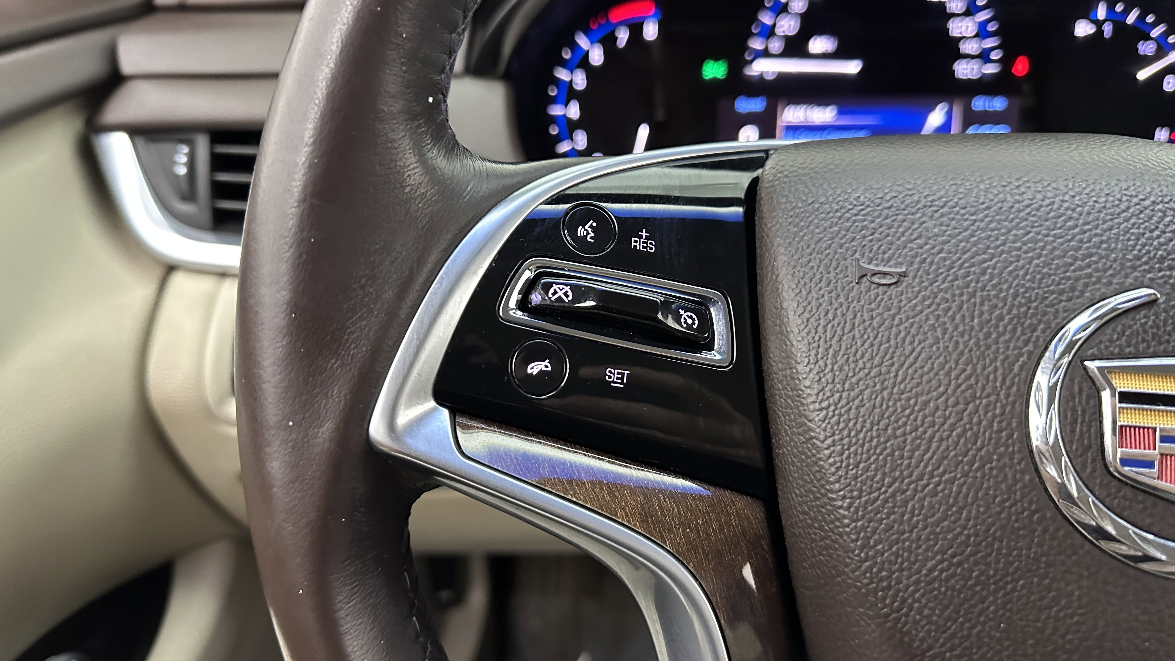 Used 2015 Cadillac XTS FWD image 16
