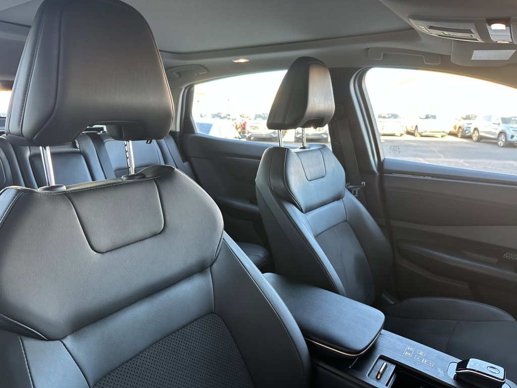 Used 2024 Nissan Ariya FWD image 40