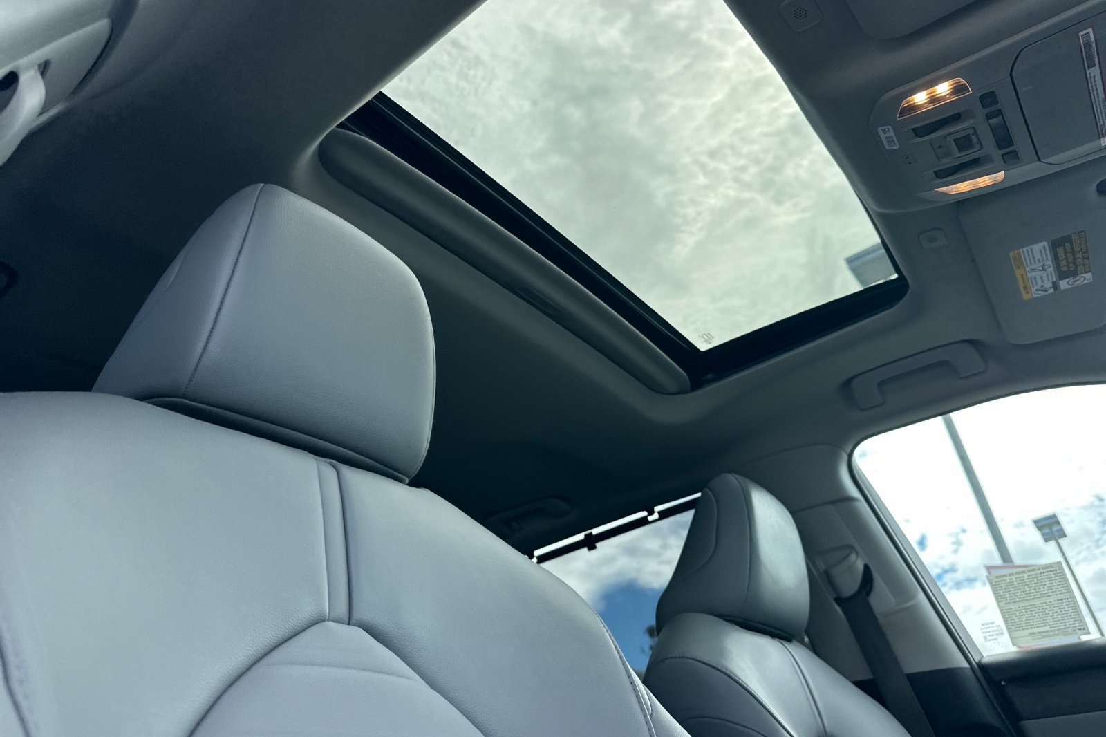 Used 2023 Toyota Highlander XLE FWD image 18