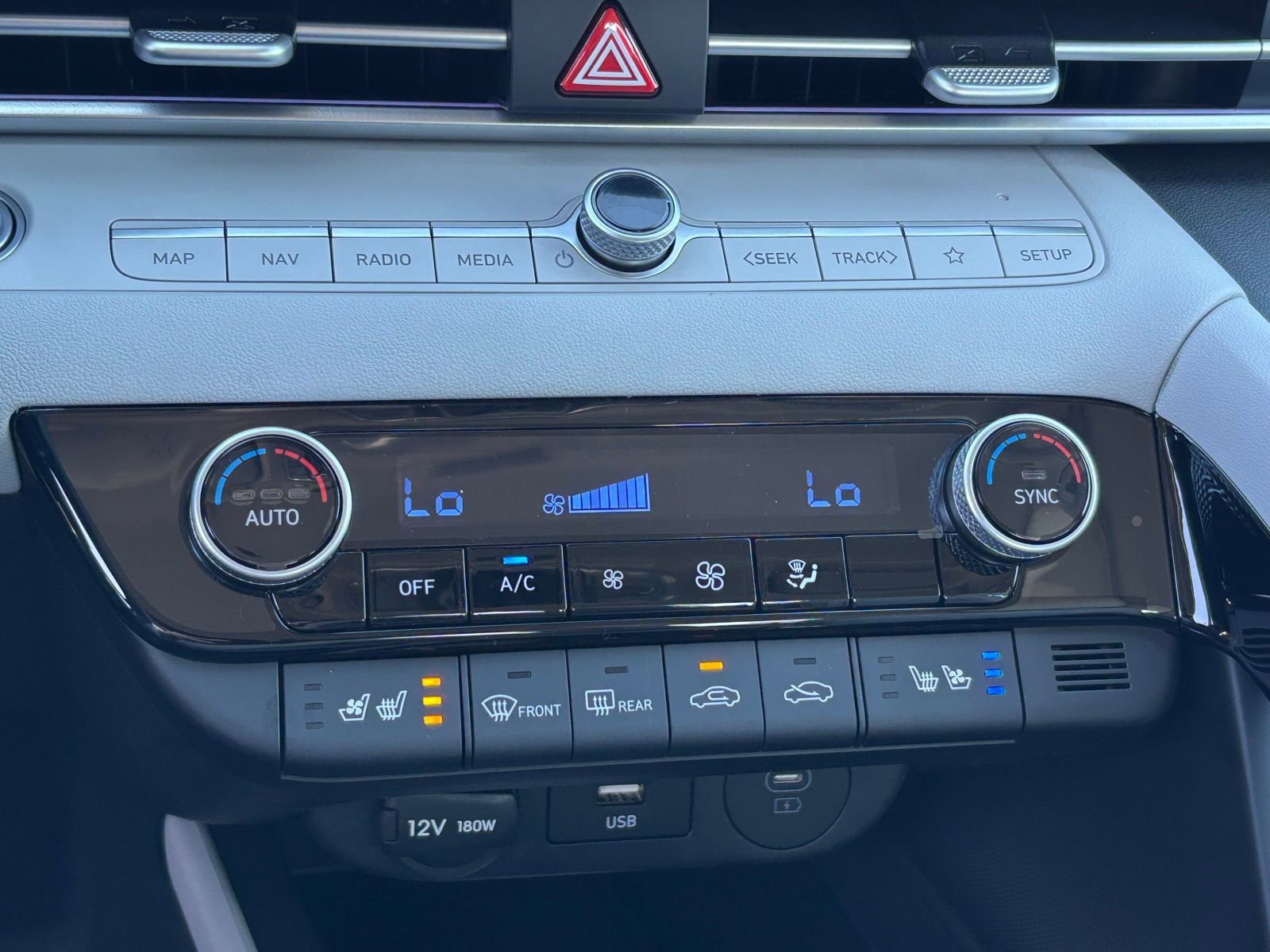 New 2025 Hyundai Elantra Limited image 22