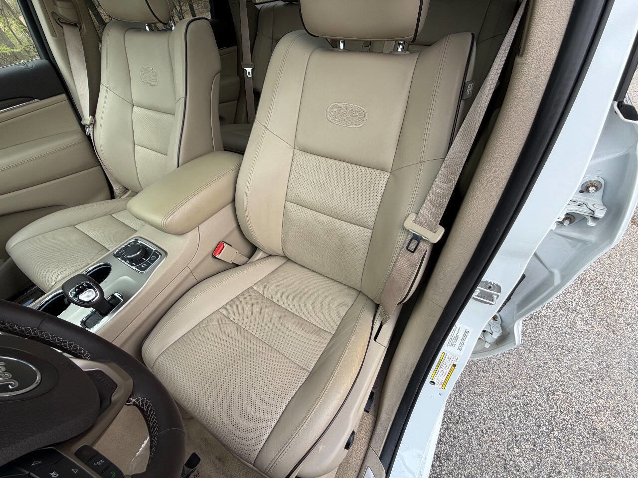 Used 2014 Jeep Grand Cherokee Overland w/ Advanced Technology Group AWD/4WD image 11