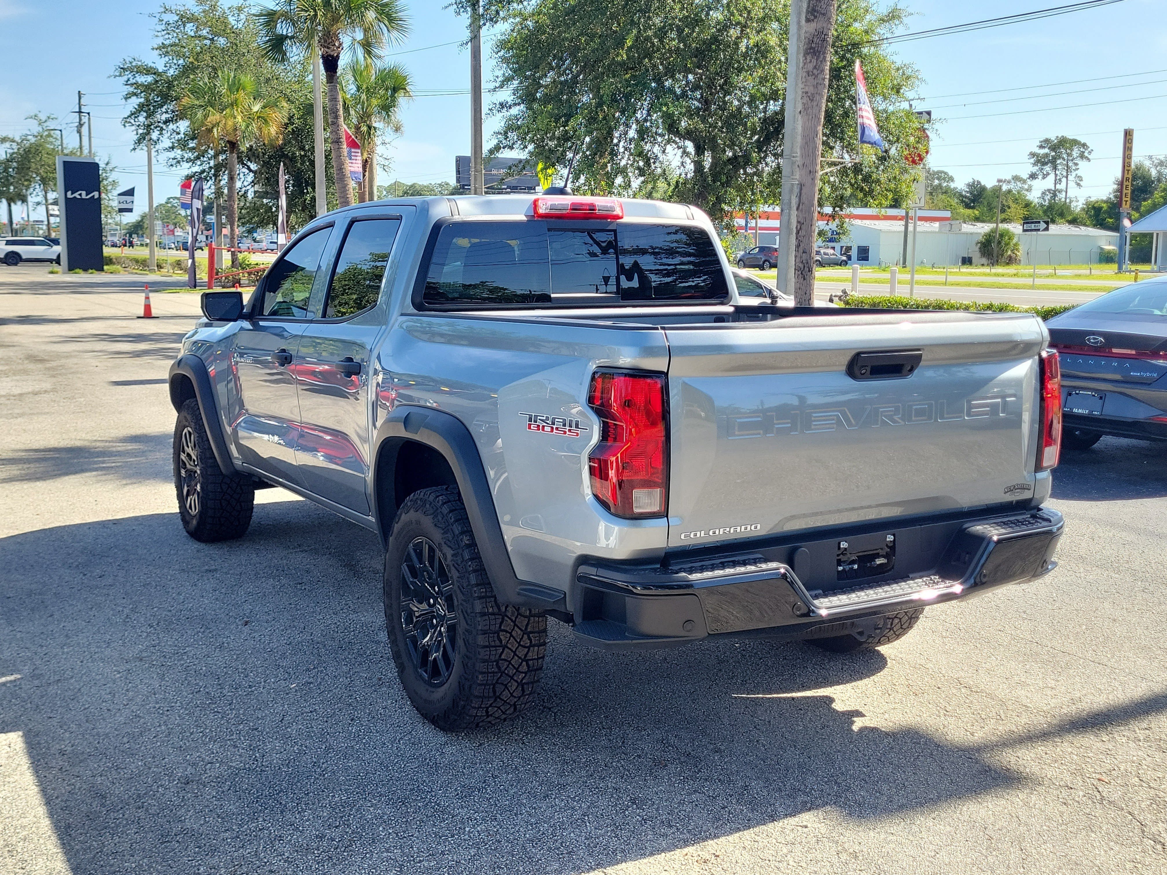 Used 2024 Chevrolet Colorado Trail Boss w/ Technology Package AWD/4WD image 4