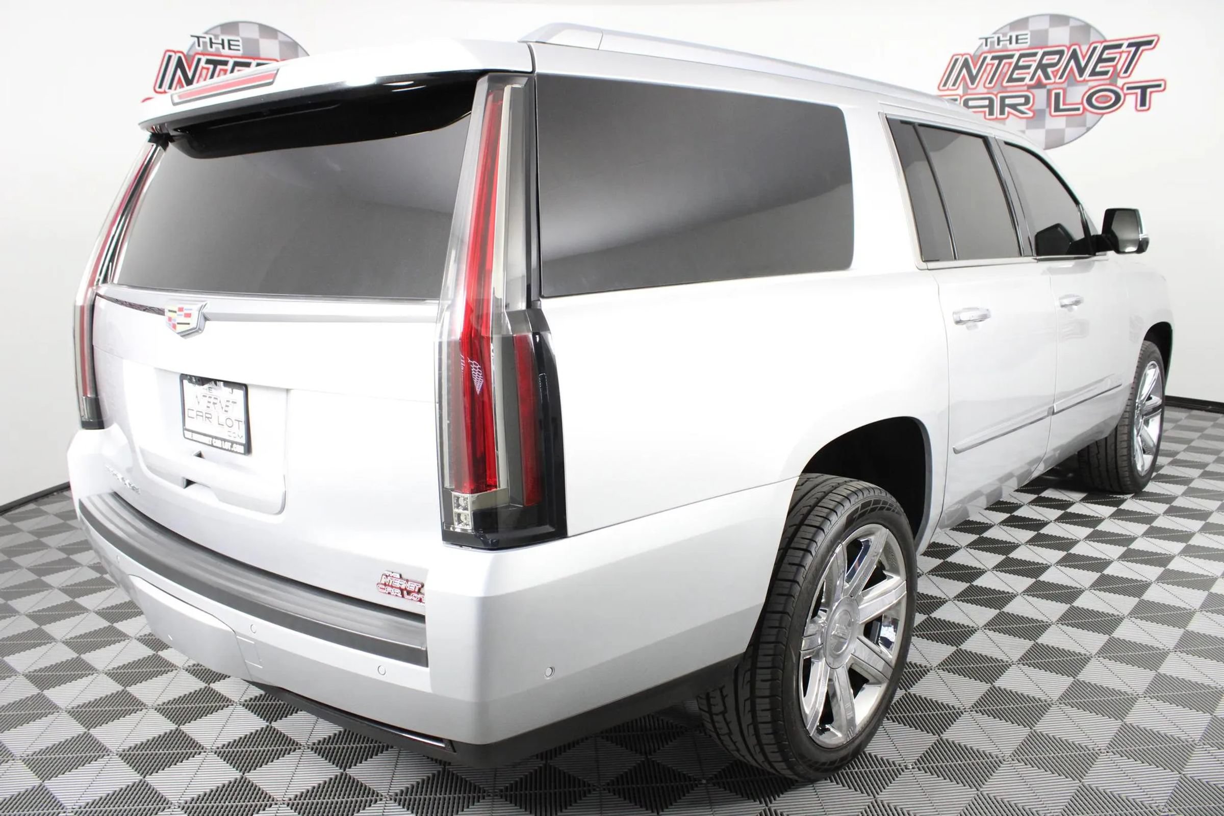 Used 2020 Cadillac Escalade ESV Luxury AWD/4WD image 7