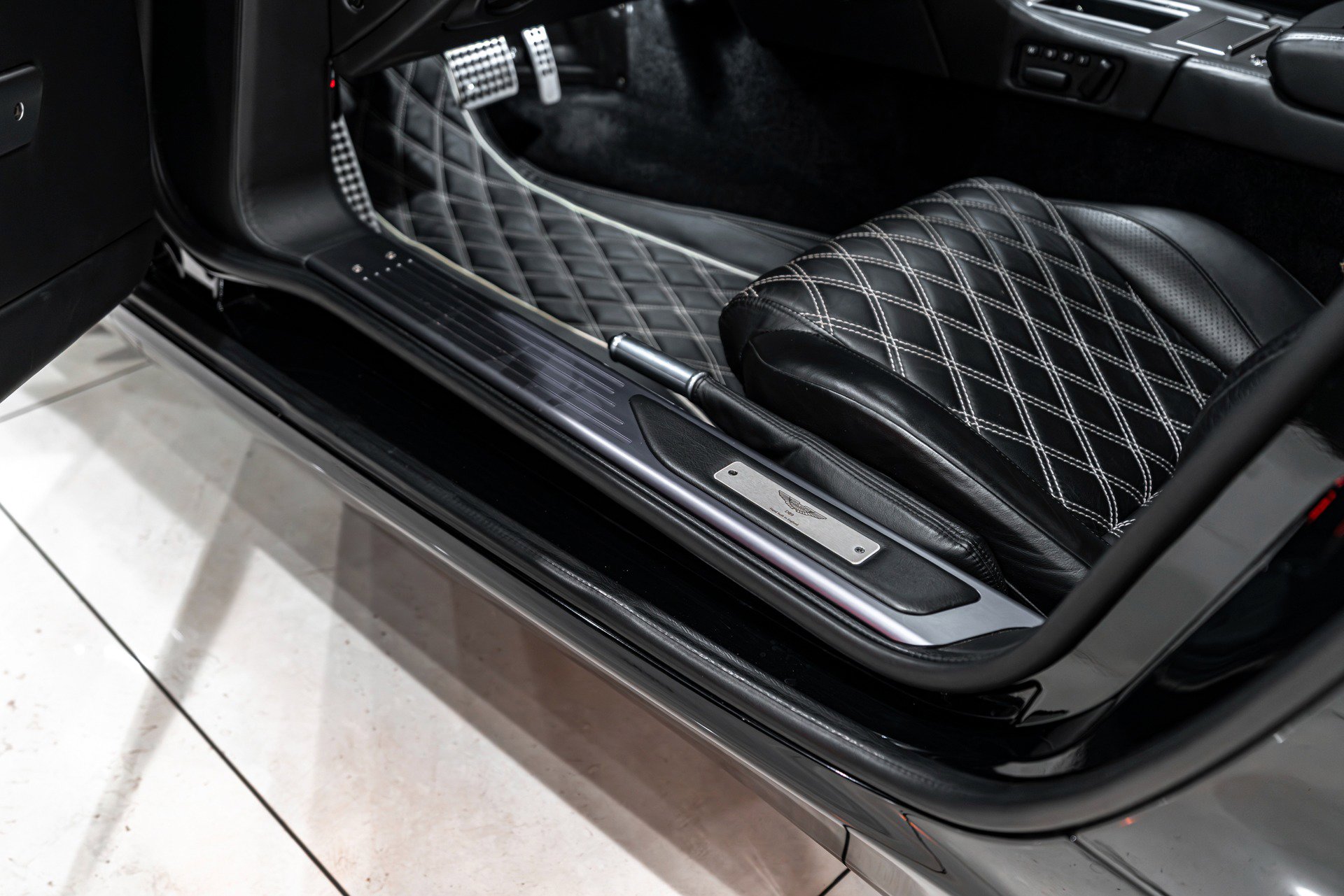 Used 2008 Aston Martin DB9 Coupe image 30