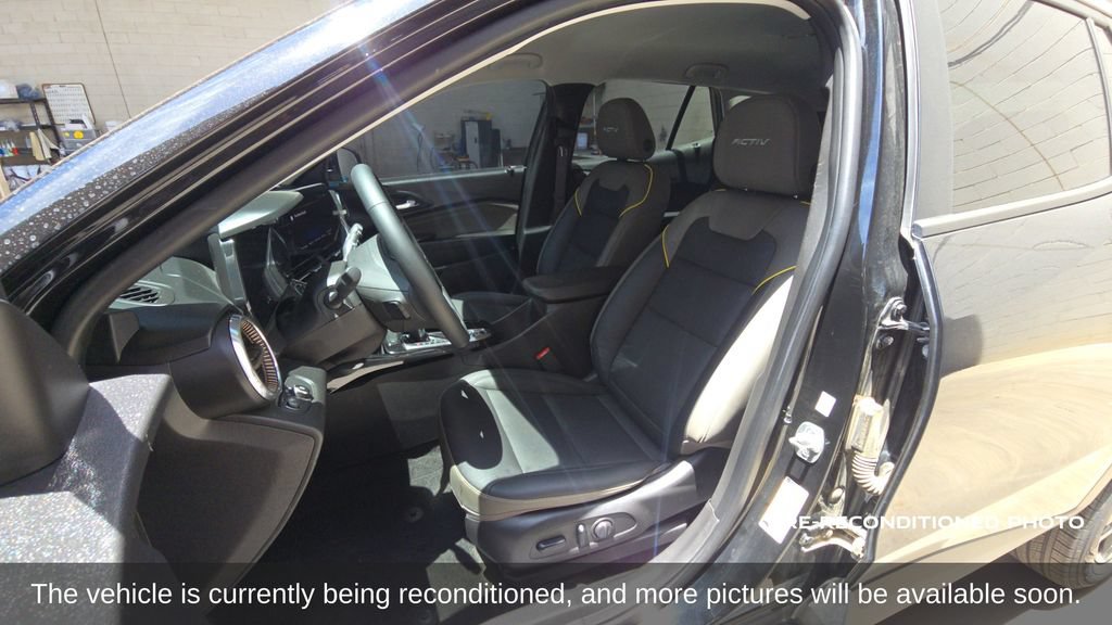 Used 2025 Chevrolet Trax ACTIV FWD image 11