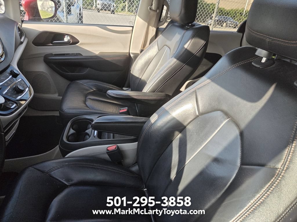 Used 2017 Chrysler Pacifica Touring-L FWD image 6