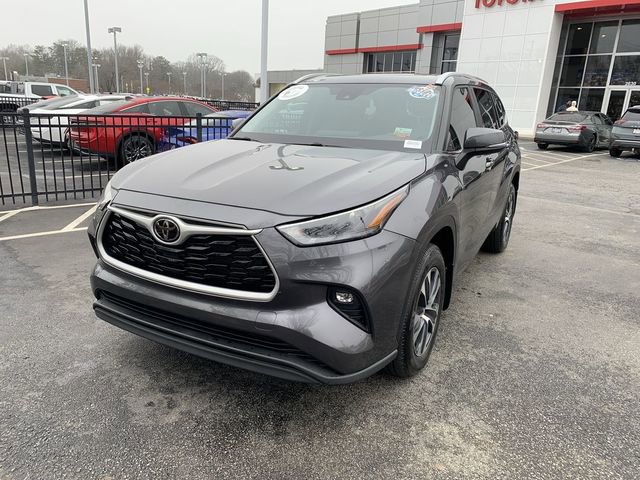 Certified 2024 Toyota Highlander XLE image 4