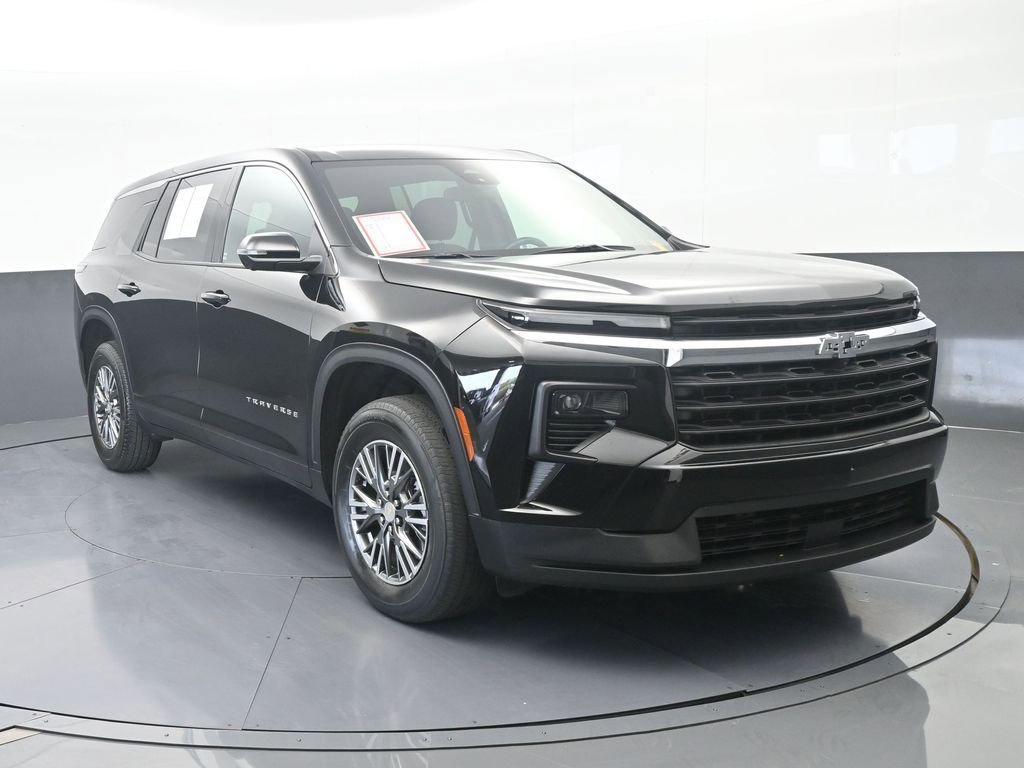 Used 2024 Chevrolet Traverse LS image 9