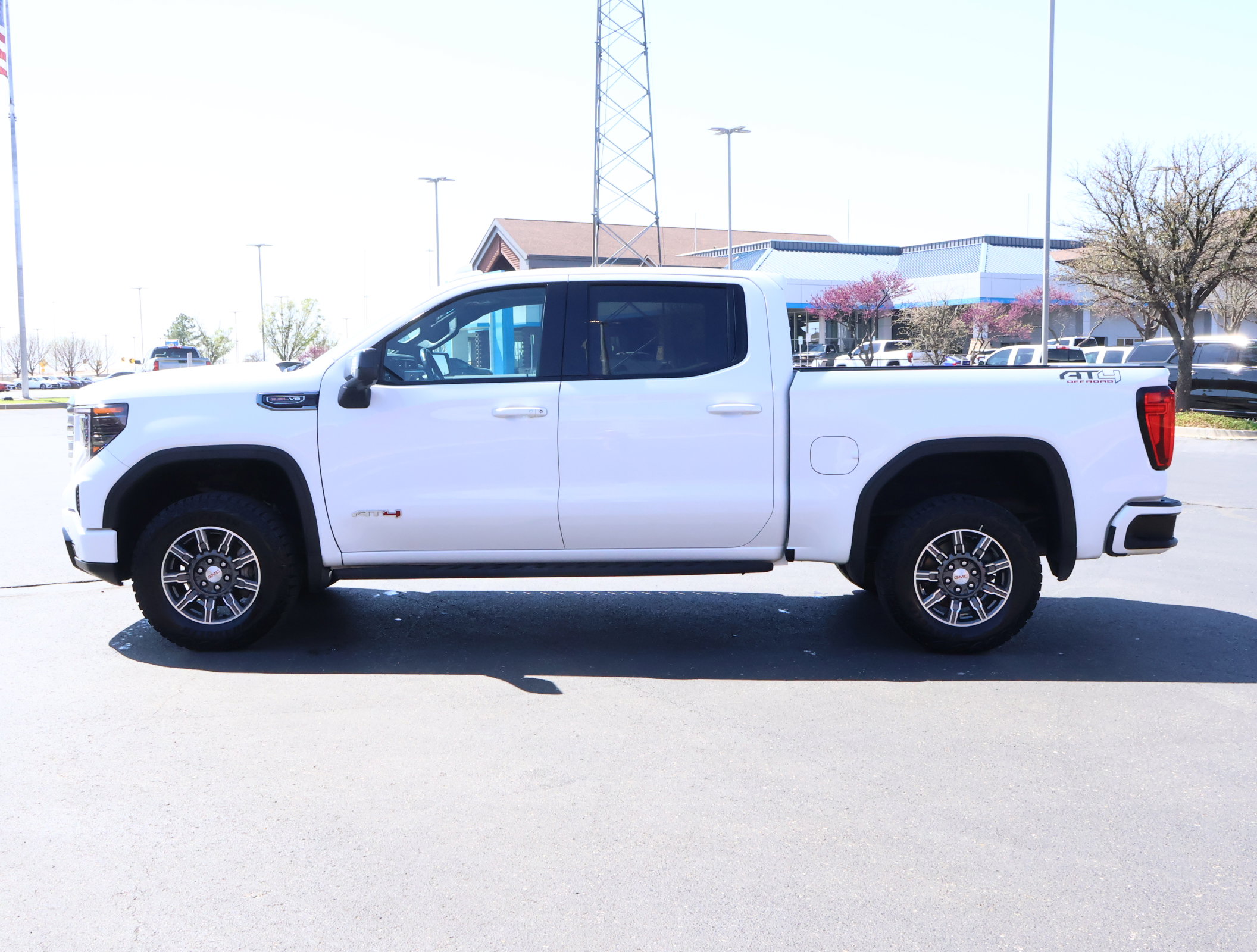 Used 2024 GMC Sierra 1500 AT4 w/ Technology Package image 39