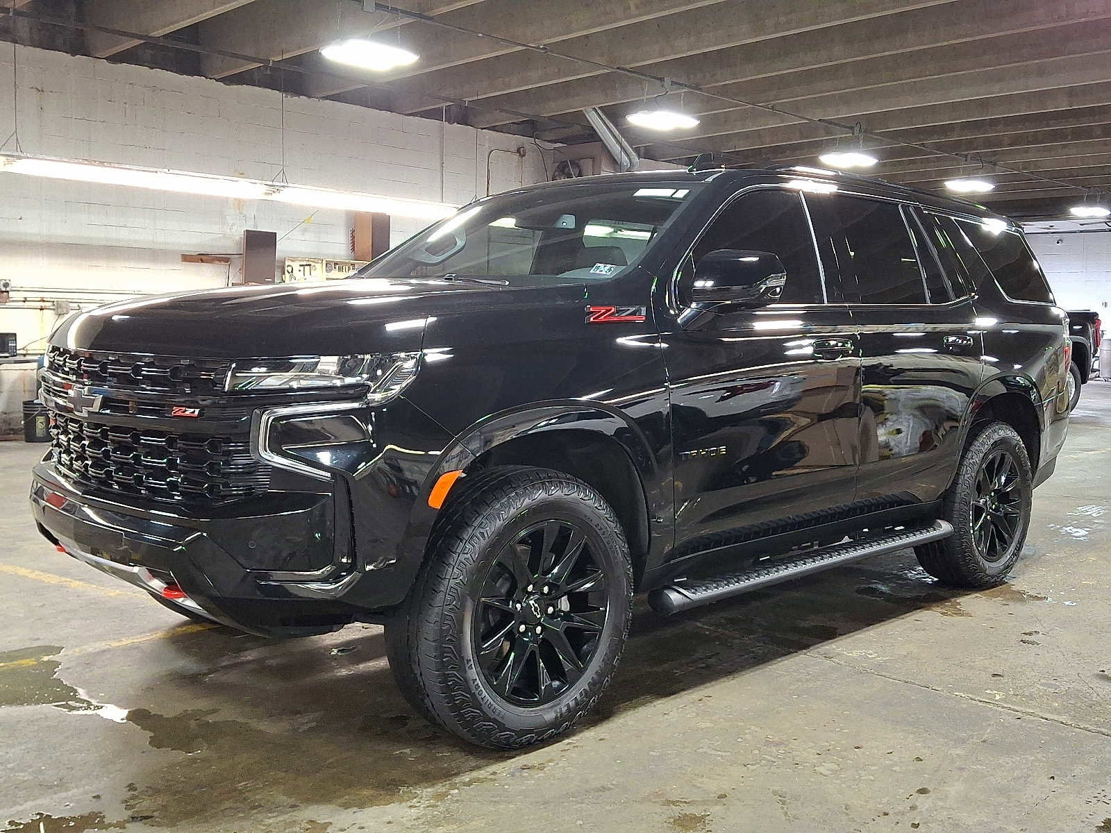 Used 2024 Chevrolet Tahoe Z71 w/ Luxury Package image 3