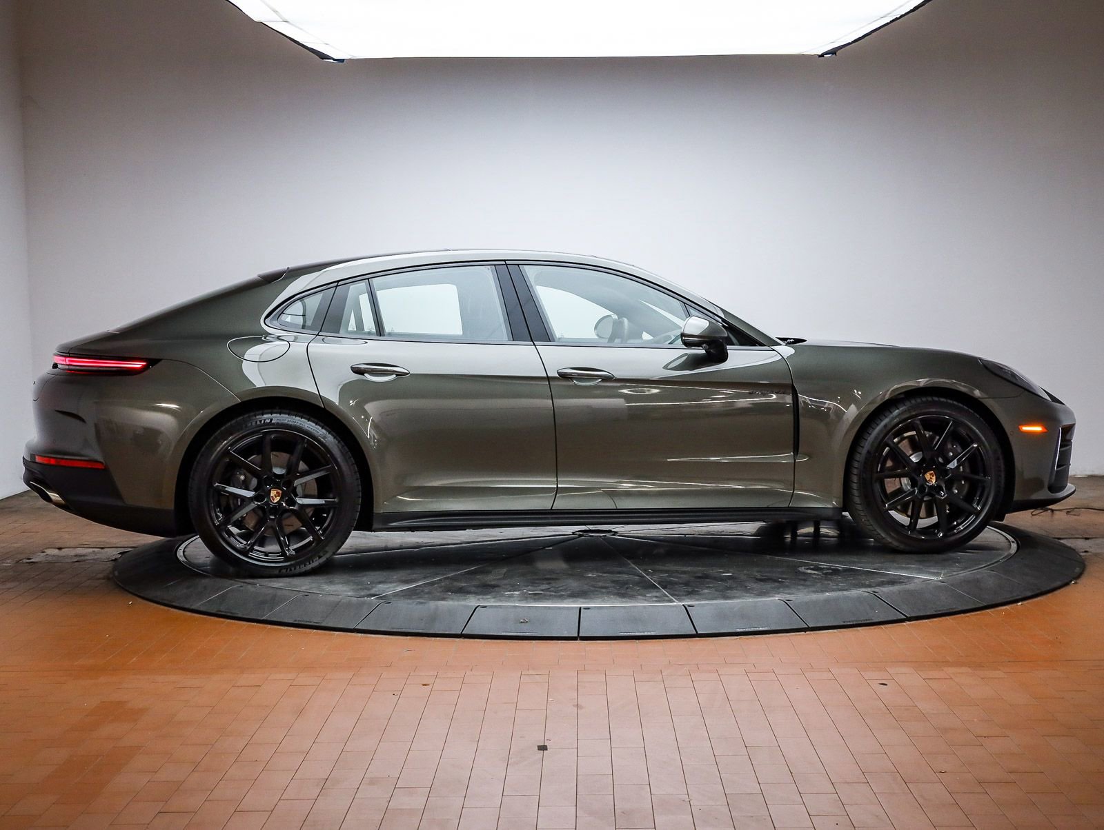 Used 2026 Porsche Panamera 4 image 13