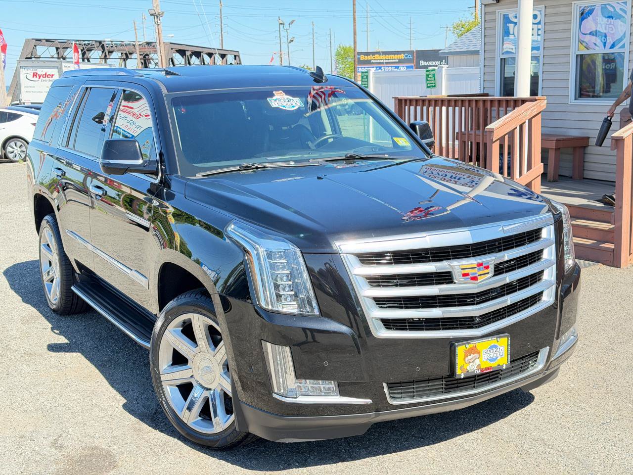 Used 2018 Cadillac Escalade Luxury AWD/4WD image 2