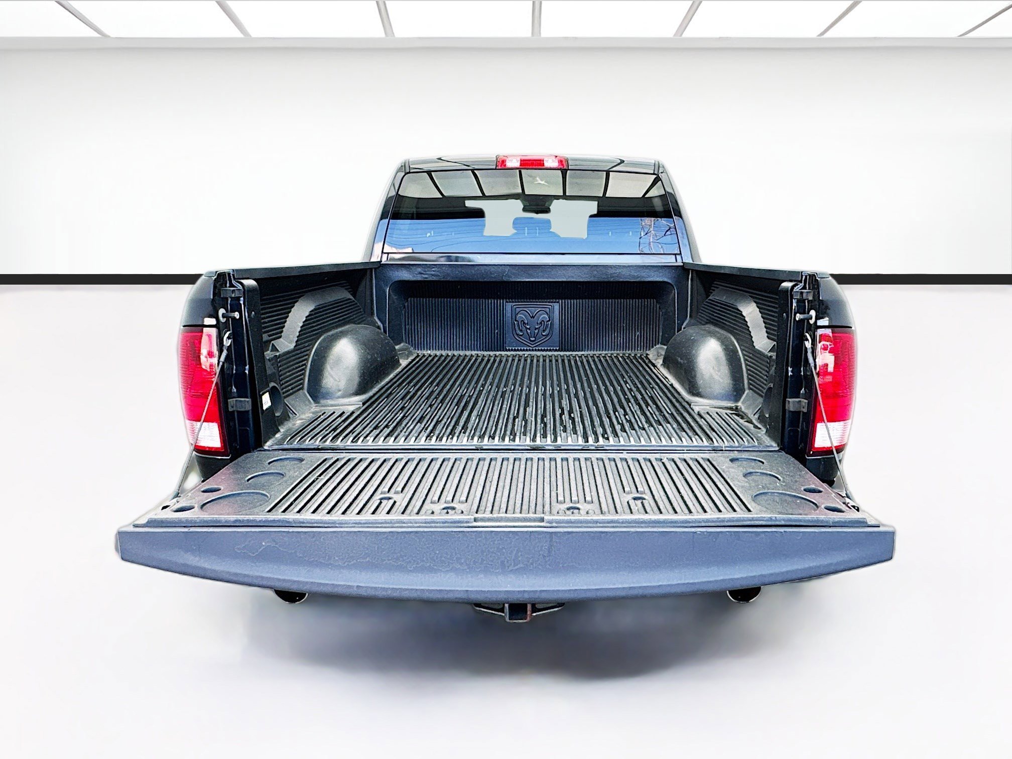 Used 2018 RAM 1500 Express w/ Black Ram 1500 Express Group image 17