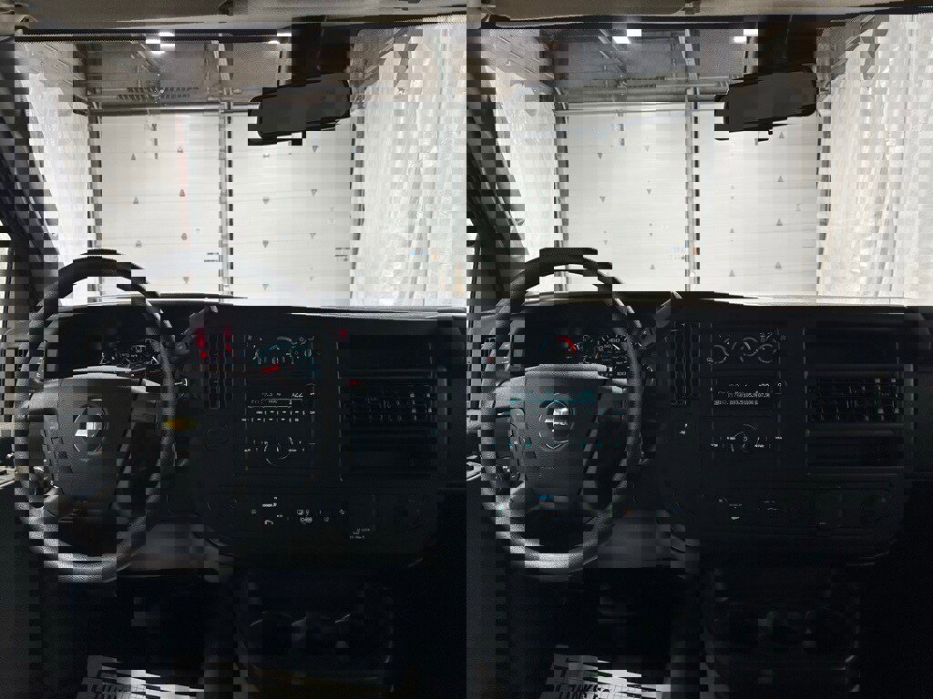 Used 2025 Chevrolet Express 3500 LT w/ LT Preferred Equipment Group image 17