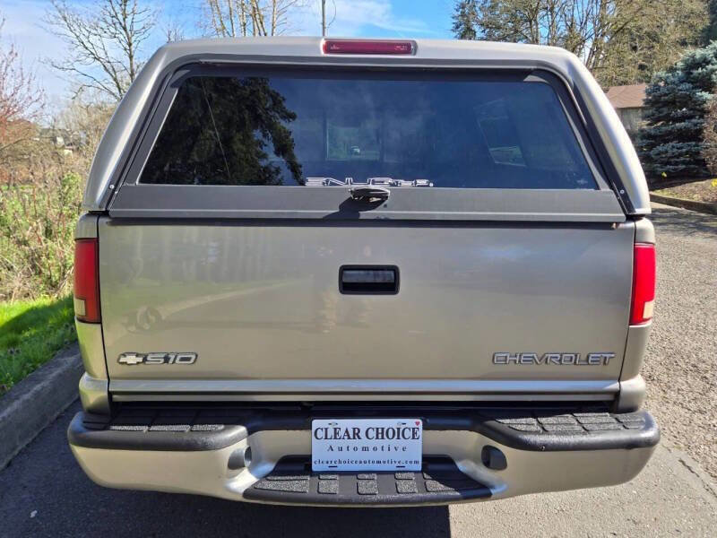 Used 2003 Chevrolet S10 Pickup LS image 11