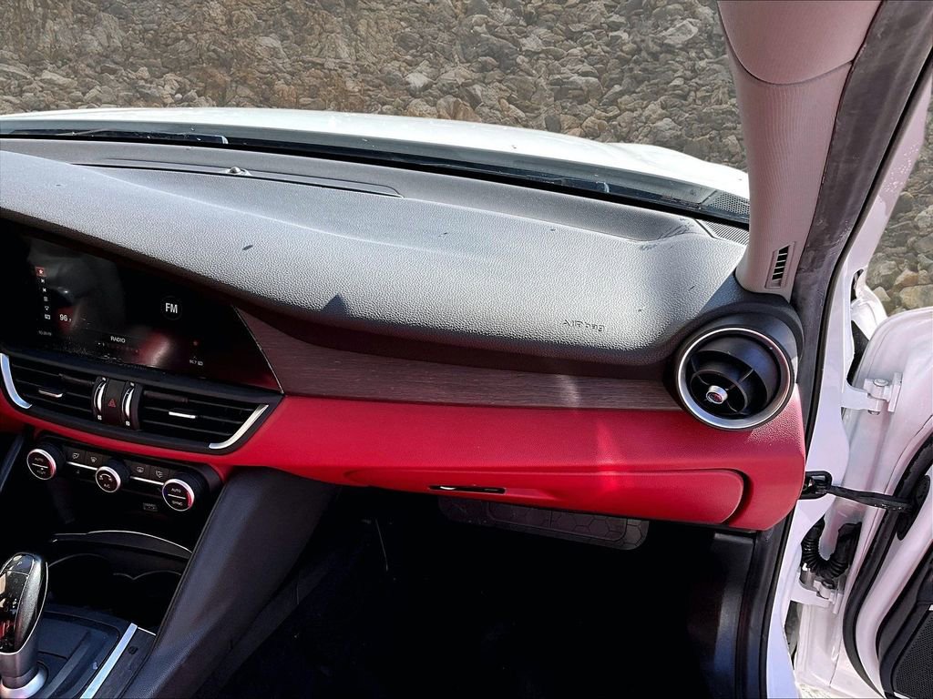 Used 2019 Alfa Romeo Giulia Ti image 15