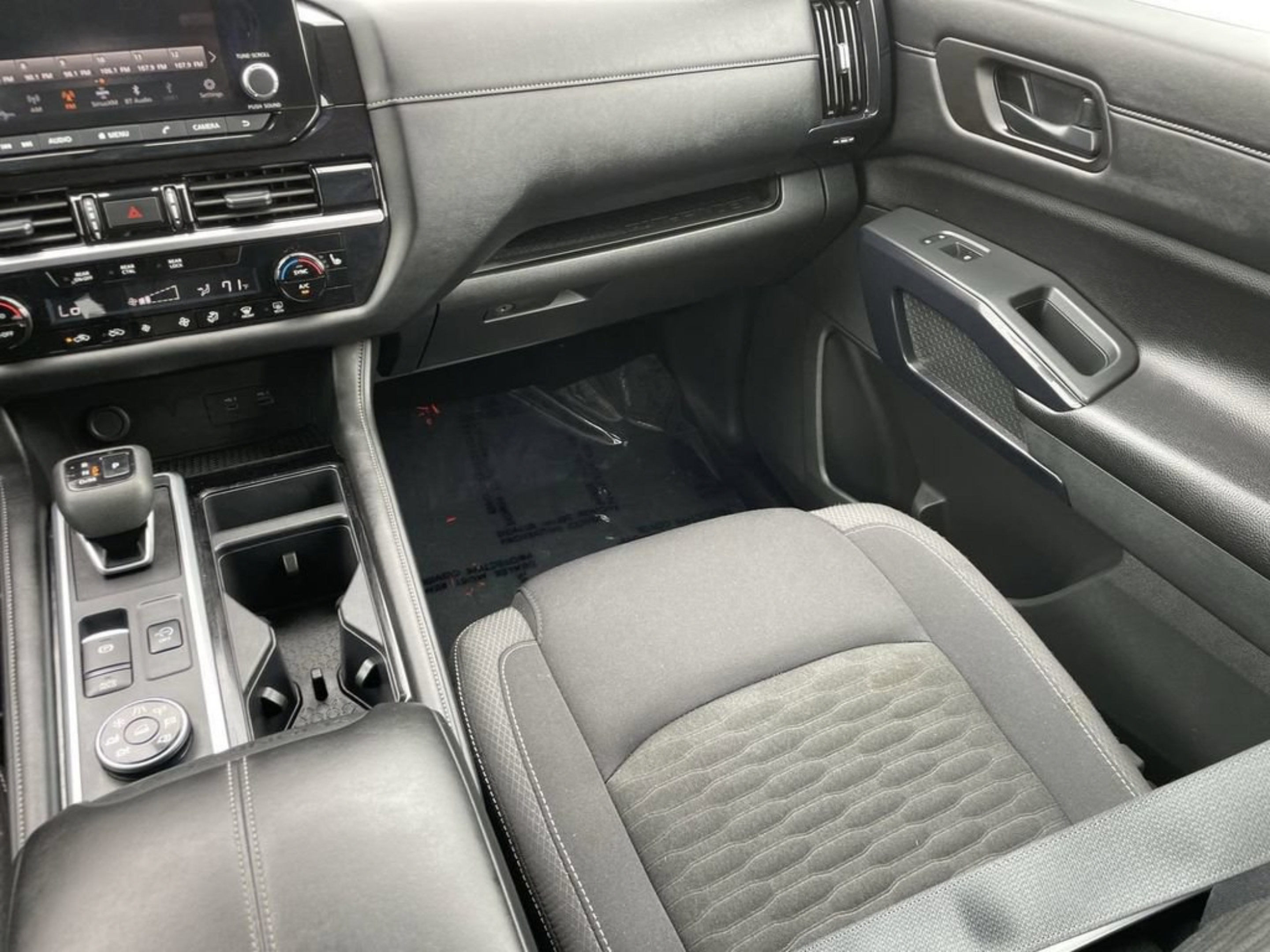 Used 2025 Nissan Pathfinder SV AWD/4WD image 13