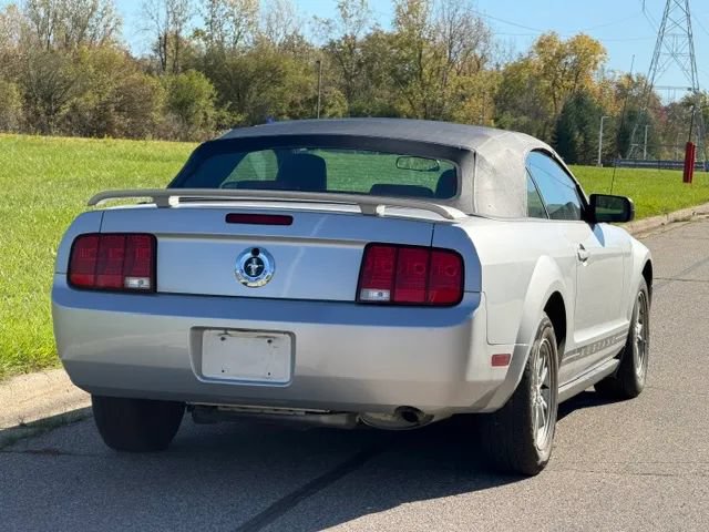 Used 2005 Ford Mustang Premium RWD image 18