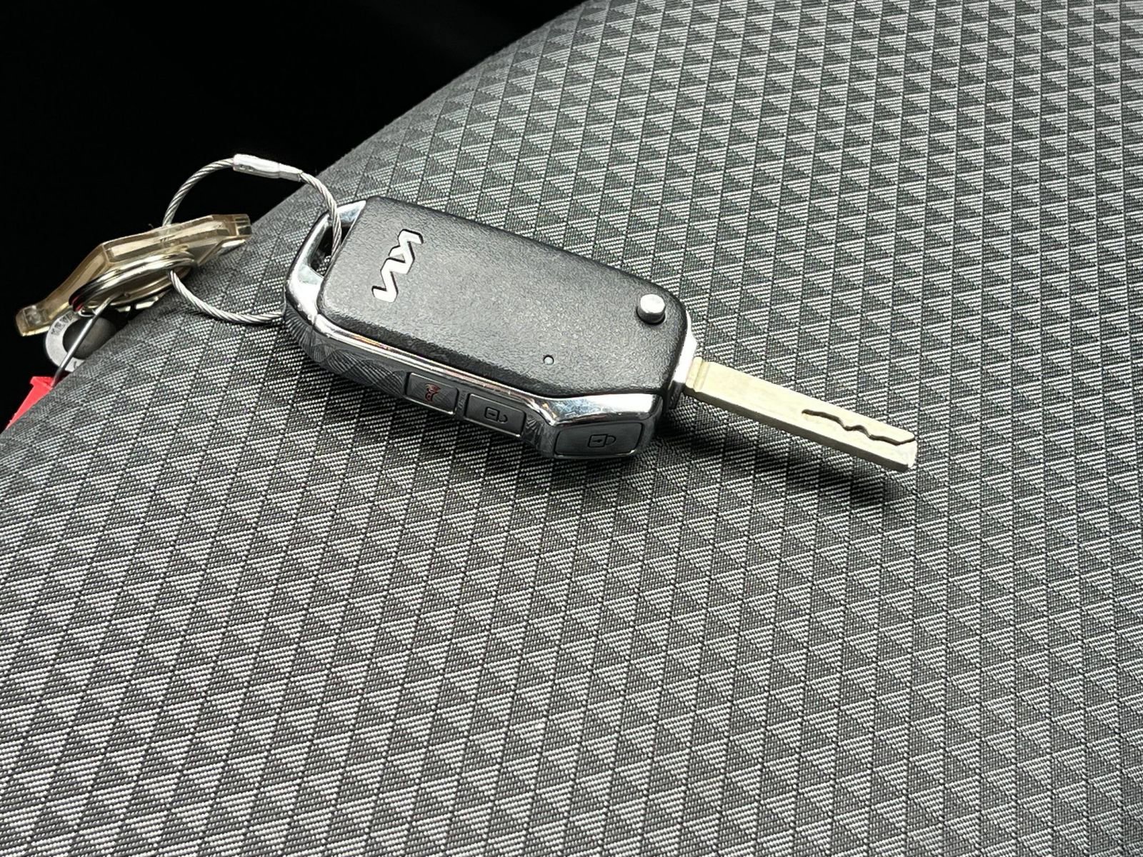 Used 2025 Kia Soul LX w/ LX Technology Package FWD image 21