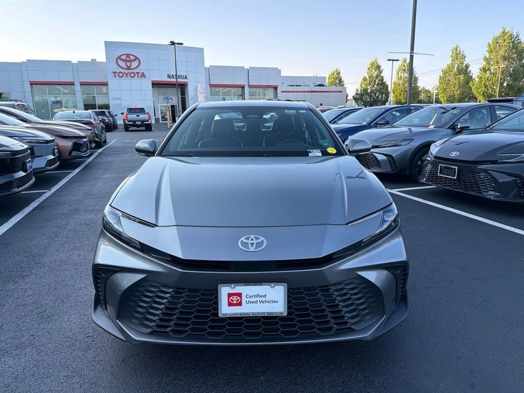 Used 2025 Toyota Camry SE FWD image 2
