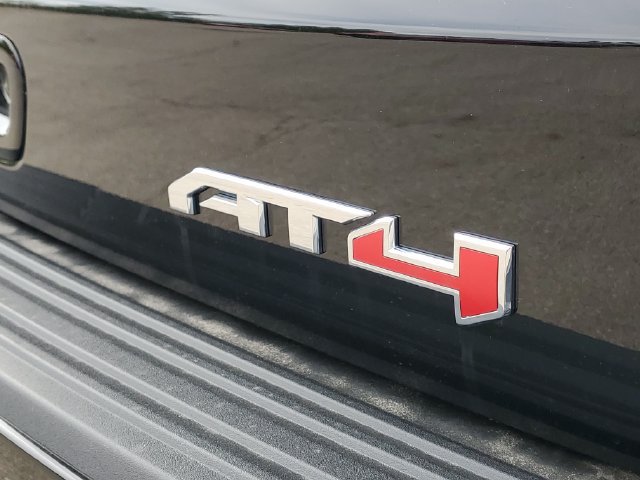 New 2026 GMC Yukon AT4 w/ AT4 Preferred Package AWD/4WD image 6