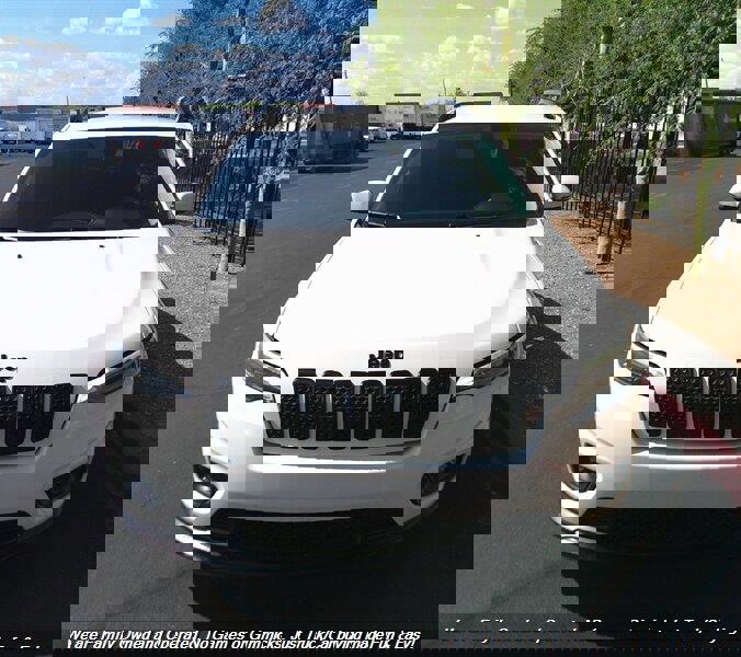 Used 2019 Jeep Cherokee Latitude Plus image 2