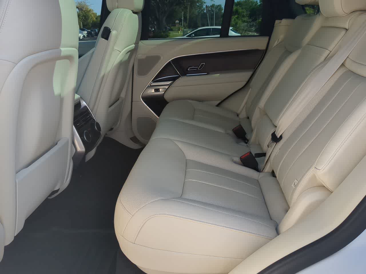 Certified 2025 Land Rover Range Rover SE AWD/4WD image 21