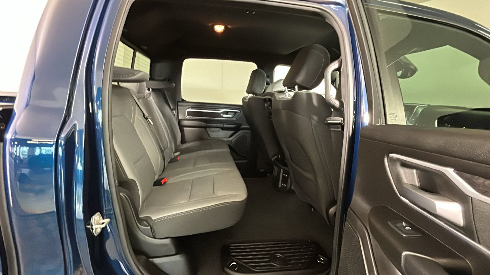 Used 2023 RAM 1500 Big Horn AWD/4WD image 34