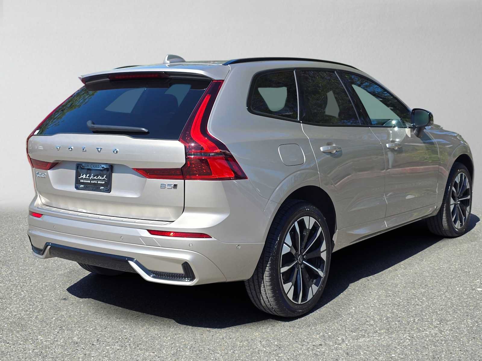 Used 2026 Volvo XC60 B5 Plus w/ Protection Package Premier AWD/4WD image 3