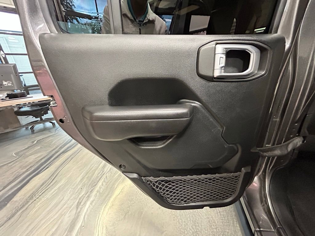 Used 2018 Jeep Wrangler Unlimited Rubicon image 48